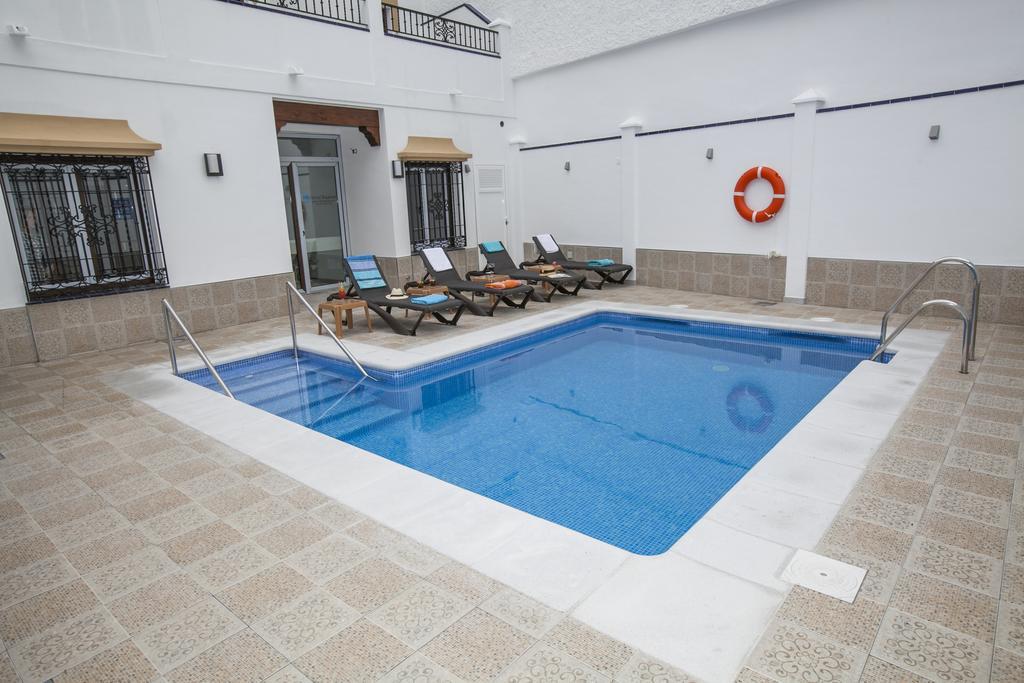 Hostal Boutique Bajamar Nerja Bagian luar foto