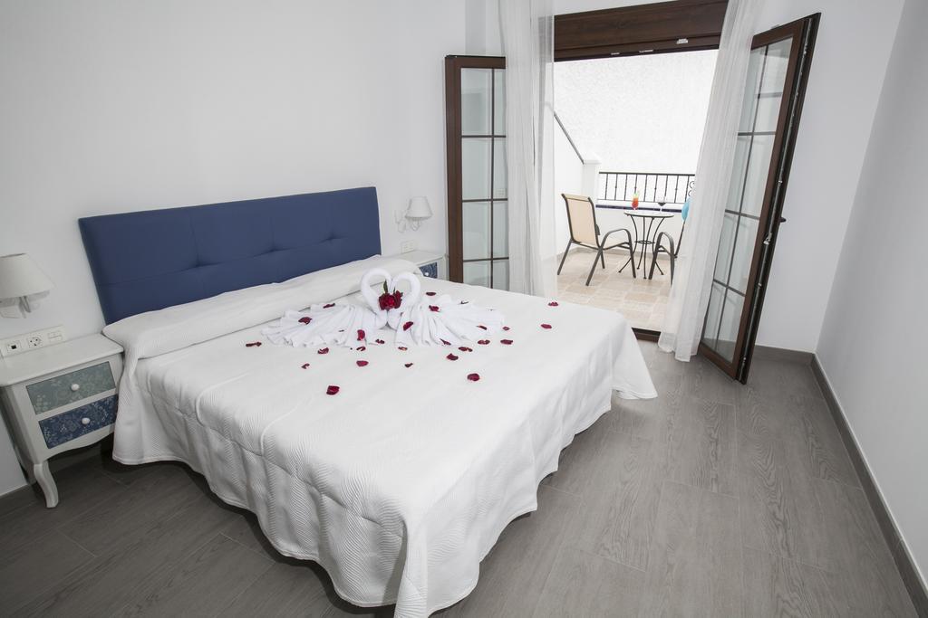 Hostal Boutique Bajamar Nerja Bagian luar foto