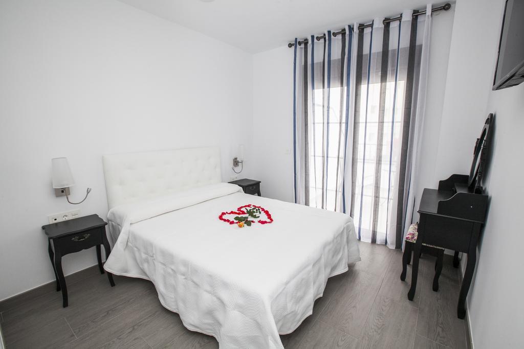 Hostal Boutique Bajamar Nerja Bagian luar foto