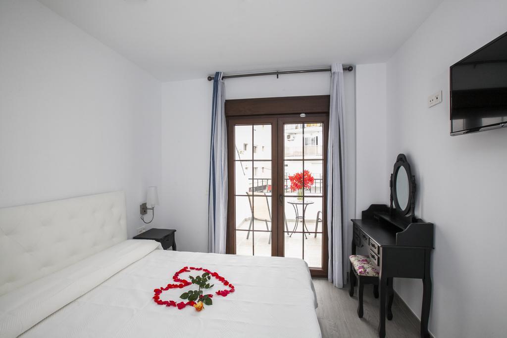 Hostal Boutique Bajamar Nerja Bagian luar foto