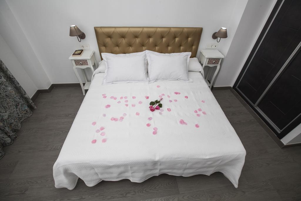 Hostal Boutique Bajamar Nerja Bagian luar foto